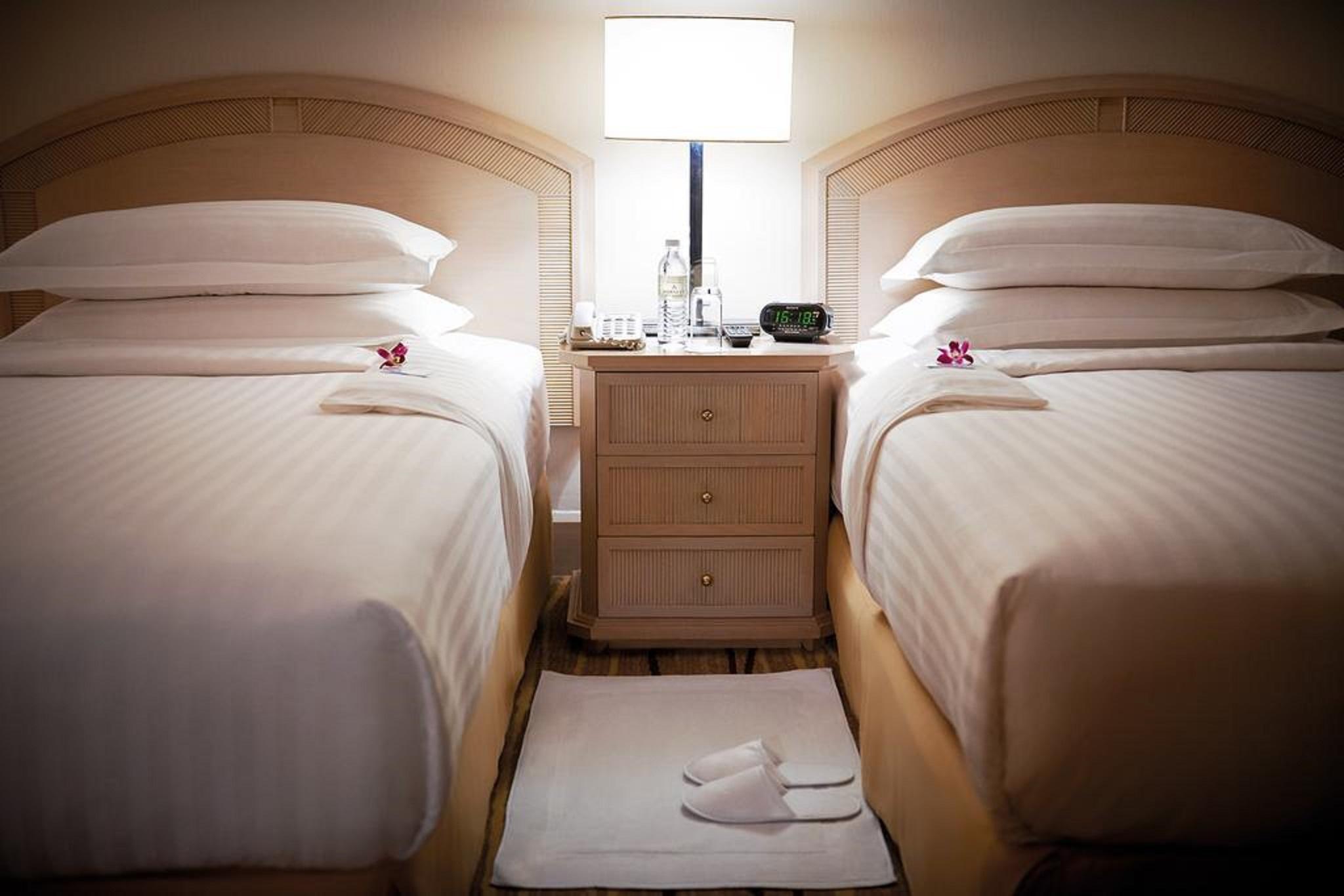 Dorsett Grand Subang Hotel Subang Jaya Kültér fotó A guest room at the Conrad Hong Kong