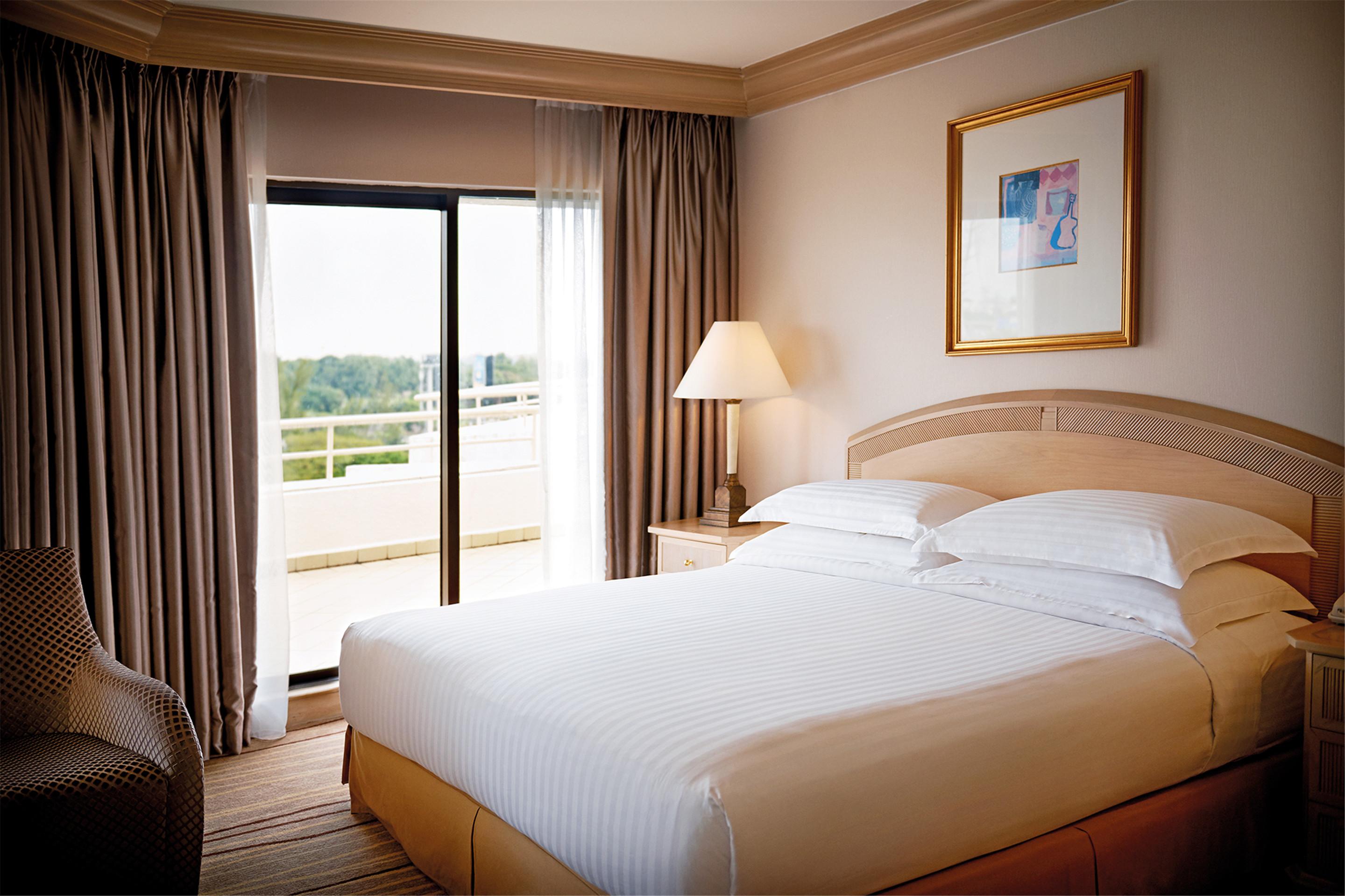 Dorsett Grand Subang Hotel Subang Jaya Kültér fotó A bedroom in a suite