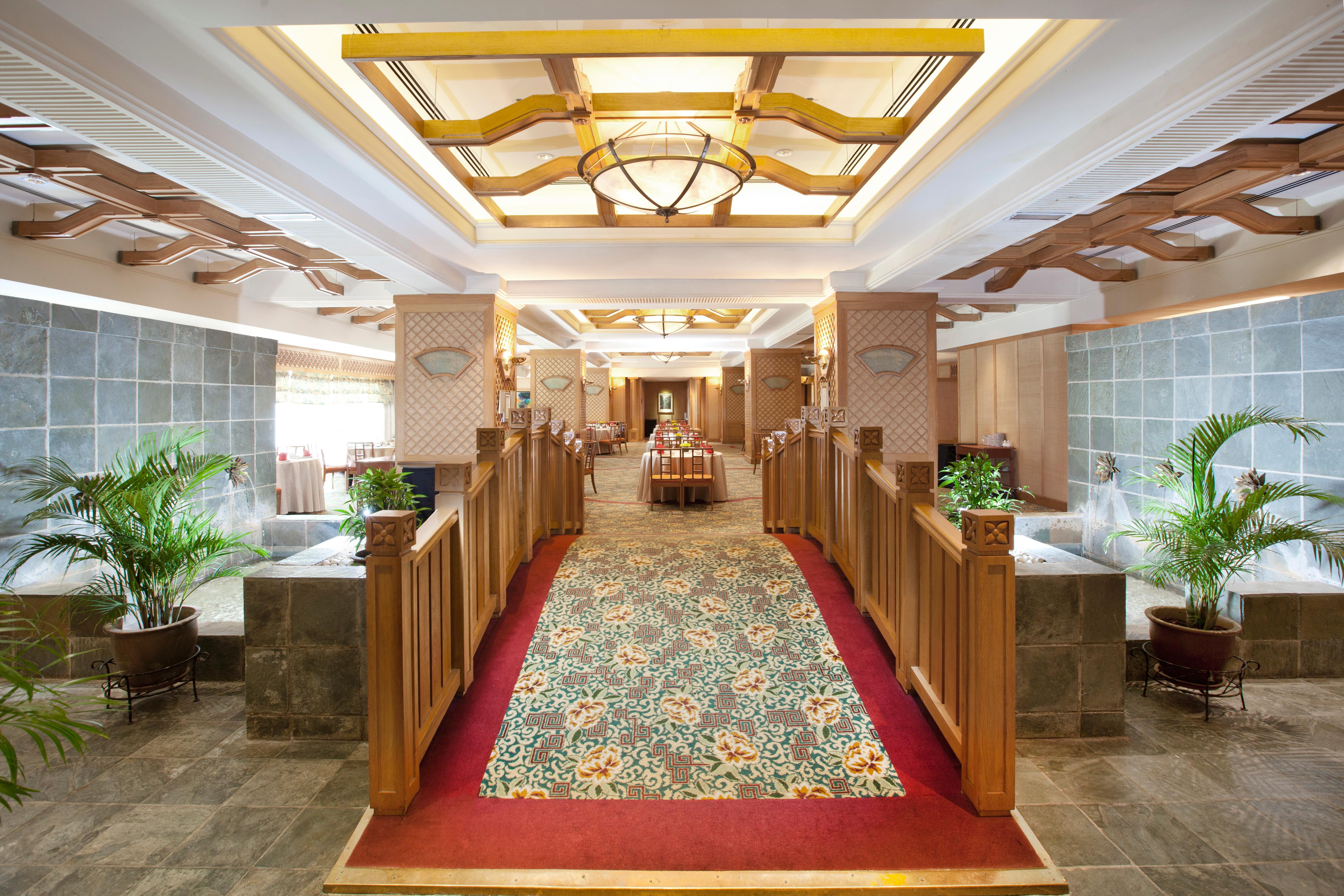 Dorsett Grand Subang Hotel Subang Jaya Kültér fotó The interior of the lounge