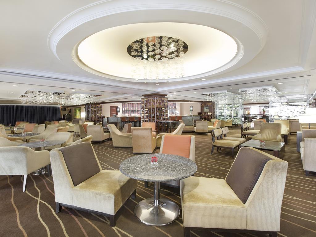 Dorsett Grand Subang Hotel Subang Jaya Kültér fotó The interior of the lounge